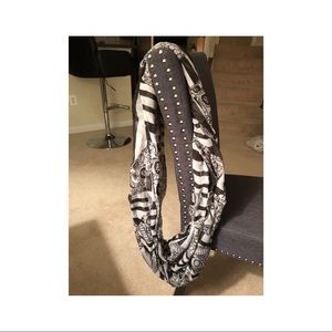 Skull infinity scarf